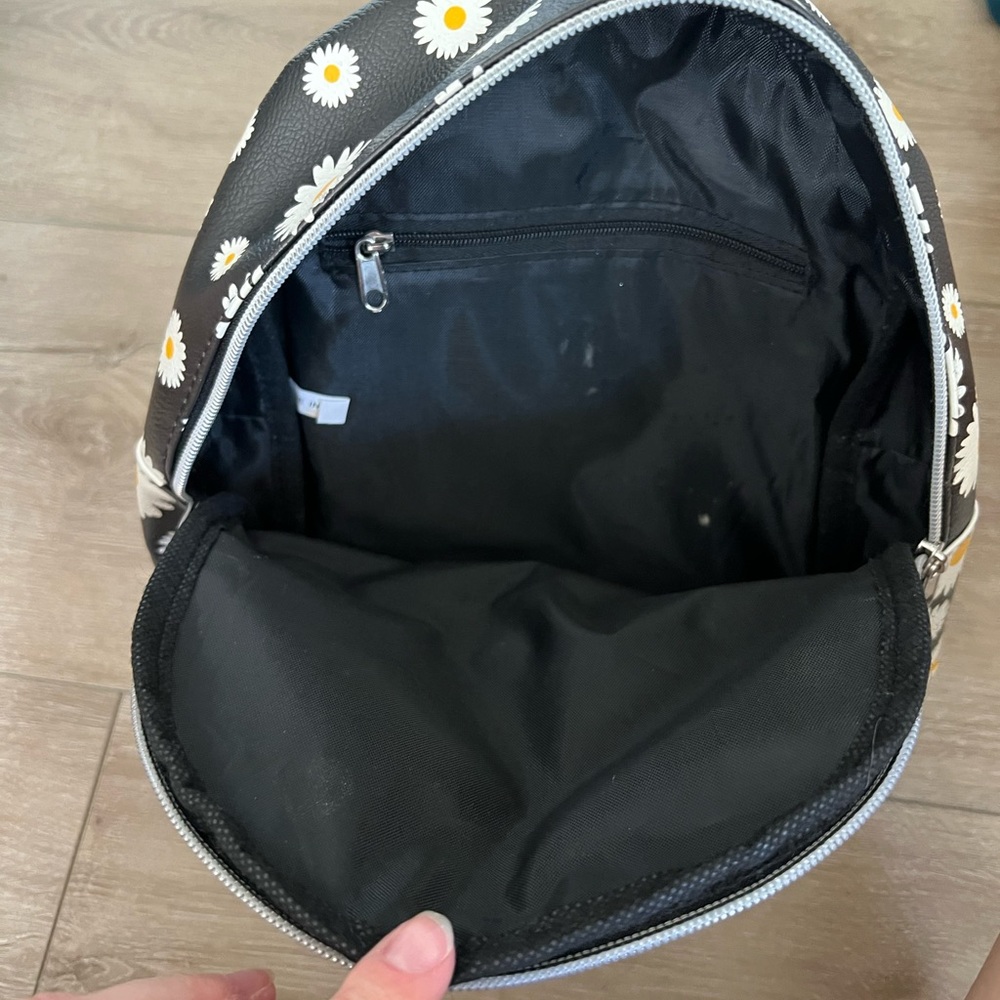 Small Daisy Flower Patterned Backpack - image 3